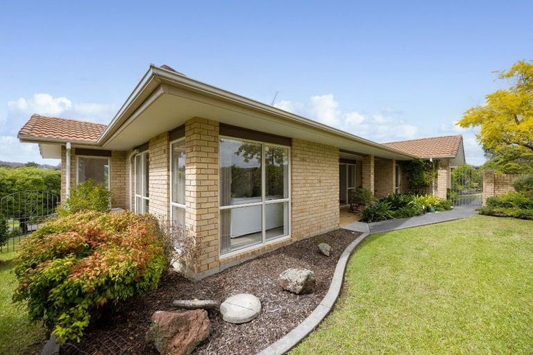 Photo of property in 2 Jubaea Place, Henderson, Auckland, 0610
