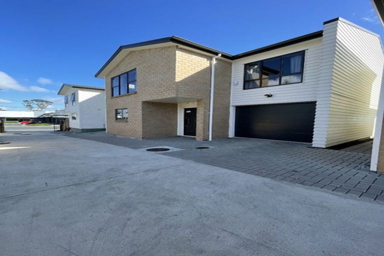 Photo of property in 367a Don Buck Road, Massey, Auckland, 0614