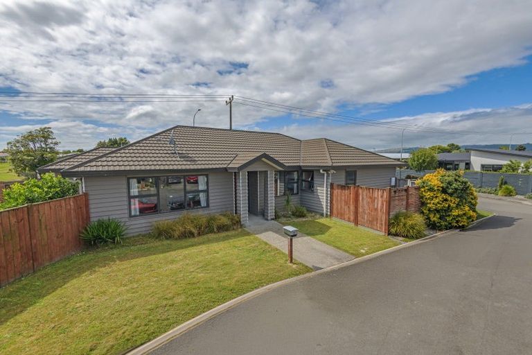 Photo of property in 2 Angelina Way, Kelvin Grove, Palmerston North, 4414