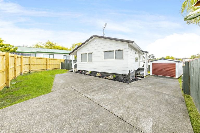 Photo of property in 2/7 Barneys Farm Road, Clendon Park, Auckland, 2103