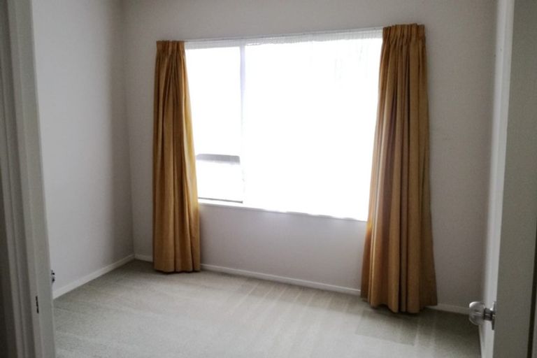 Photo of property in 33 Olena Avenue, Sunnyhills, Auckland, 2010