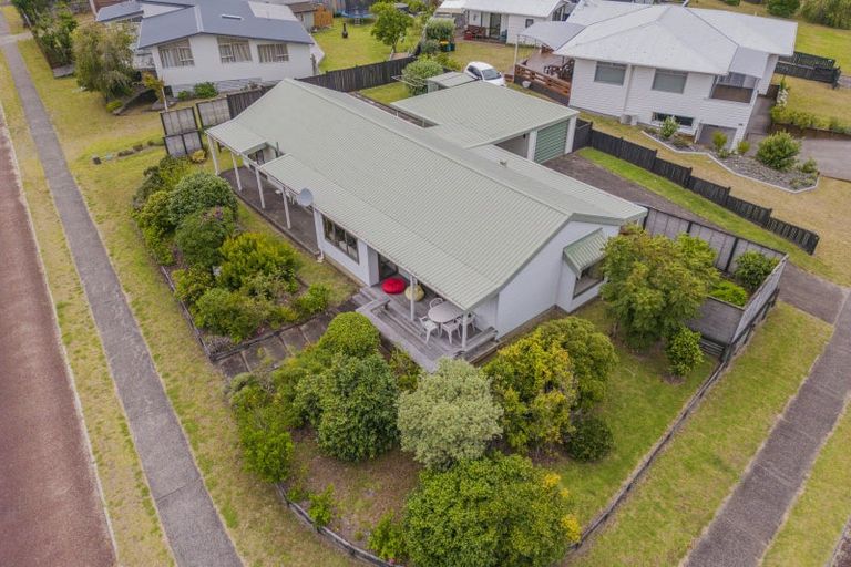 Photo of property in 37 Jubilee Drive, Pauanui, Hikuai, 3579