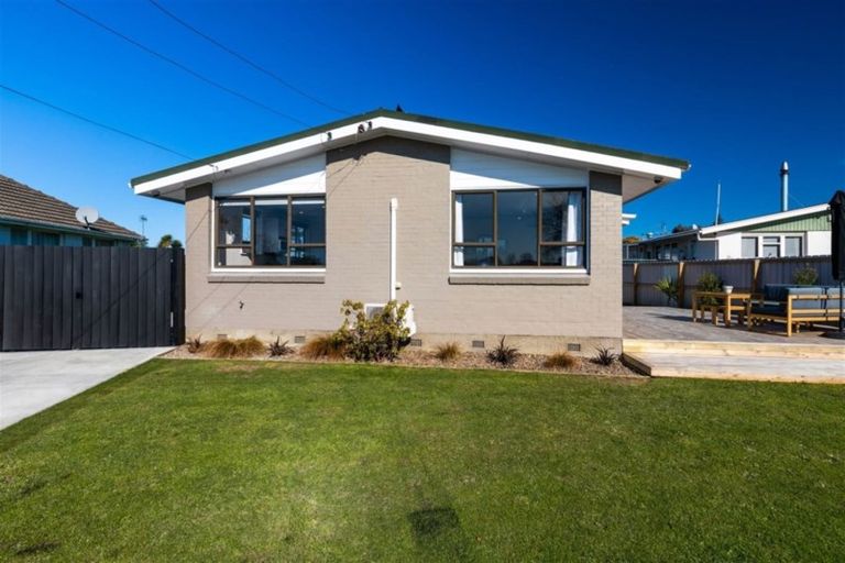 Photo of property in 24 Paddington Street, Northcote, Christchurch, 8052