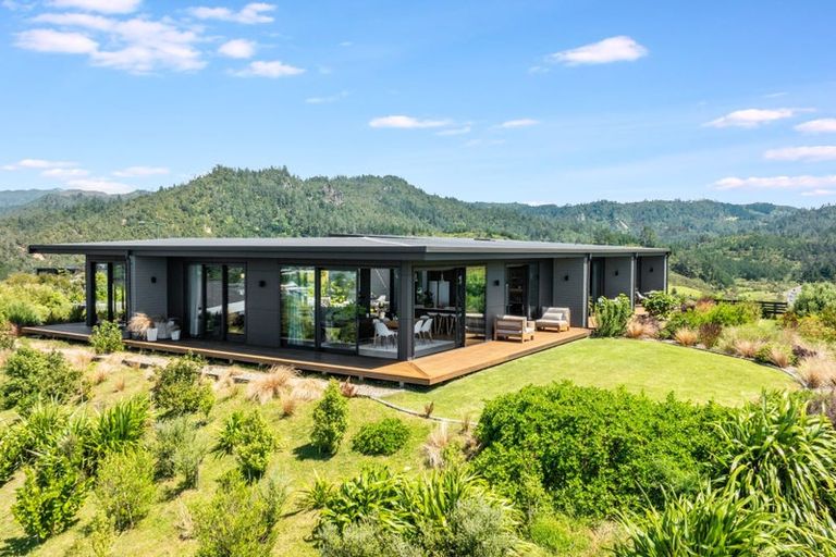 Photo of property in 7 Mason Rise, Tairua, 3508