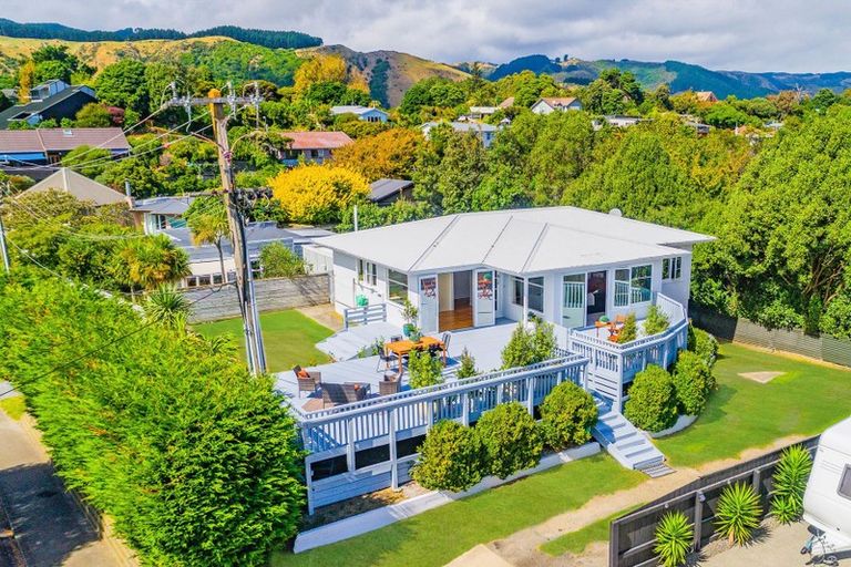 Photo of property in 12b Tiromoana Road, Raumati South, Paraparaumu, 5032