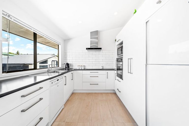 Photo of property in 19b Albatross Road, Red Beach, 0932