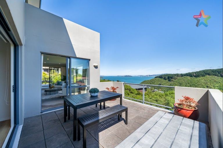 Photo of property in 7 Green Park Lane, Korokoro, Lower Hutt, 5012