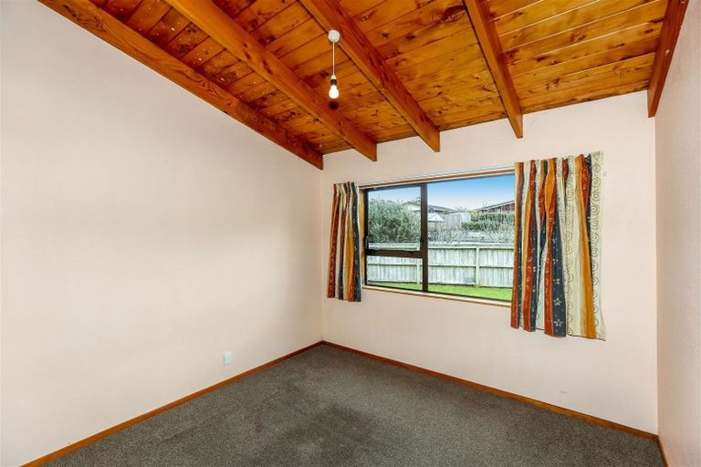 Photo of property in 6 Highlands Place, Highlands Park, New Plymouth, 4312
