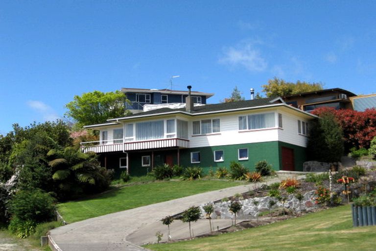 Photo of property in 7 Earle Place, Acacia Bay, Taupo, 3330