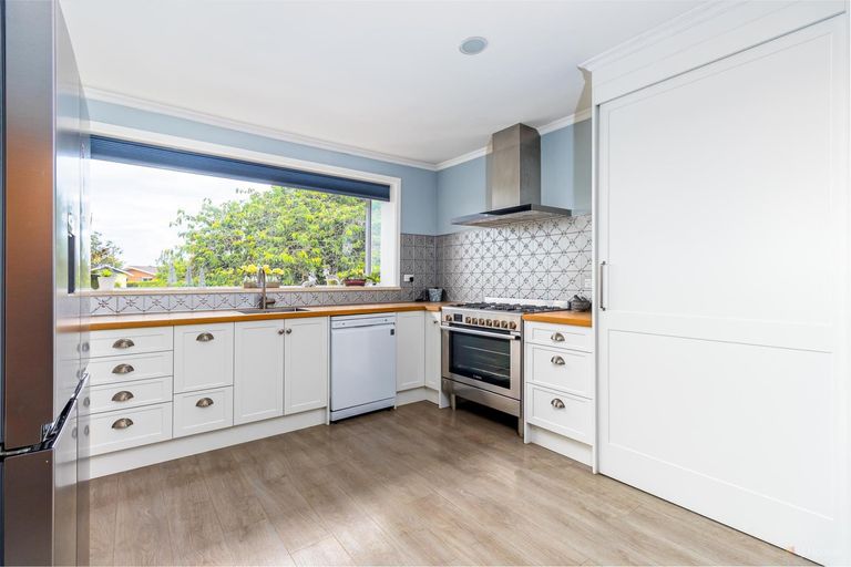 Photo of property in 76 Rhodes Street, Waimate, 7924