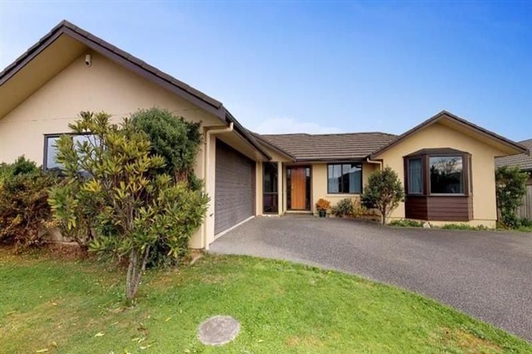 Photo of property in 19 Johnstone Drive, Fitzherbert, Palmerston North, 4410