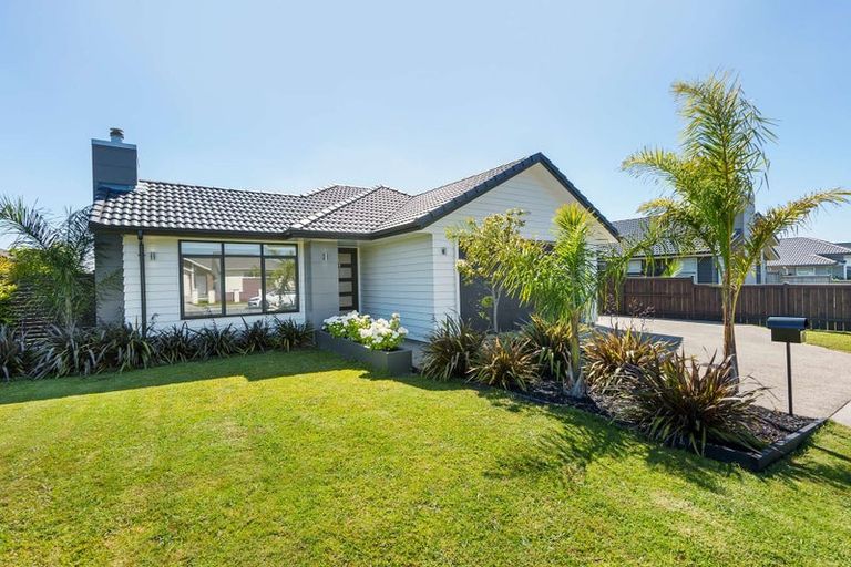 Photo of property in 9 Paso Fino Crescent, Karaka, Papakura, 2113