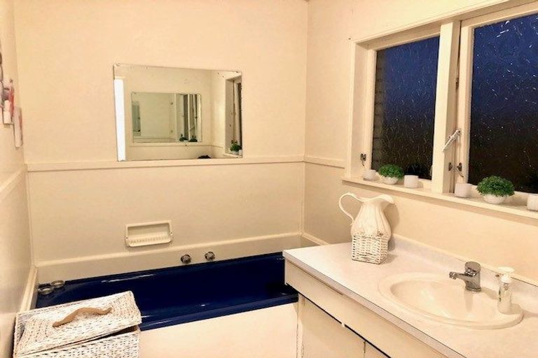 Photo of property in 20 Himalaya Drive, Half Moon Bay, Auckland, 2012