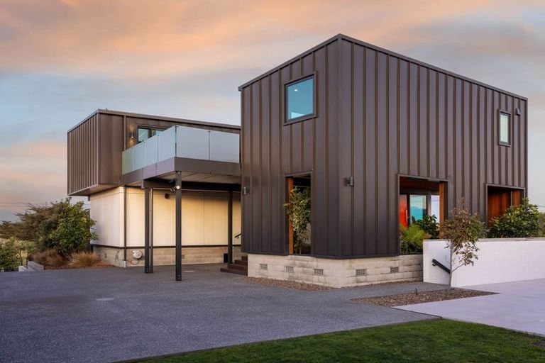 Photo of property in 320 Marine Parade, New Brighton, Christchurch, 8061