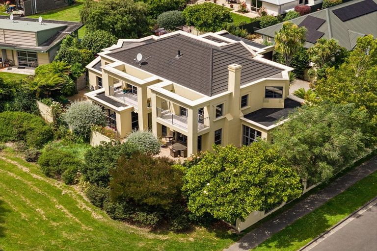 Photo of property in 20 Chateau Drive, Burnside, Christchurch, 8053