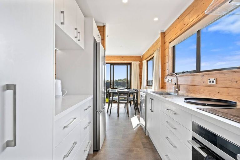 Photo of property in 65 Queens Road, Waikanae Beach, Waikanae, 5036