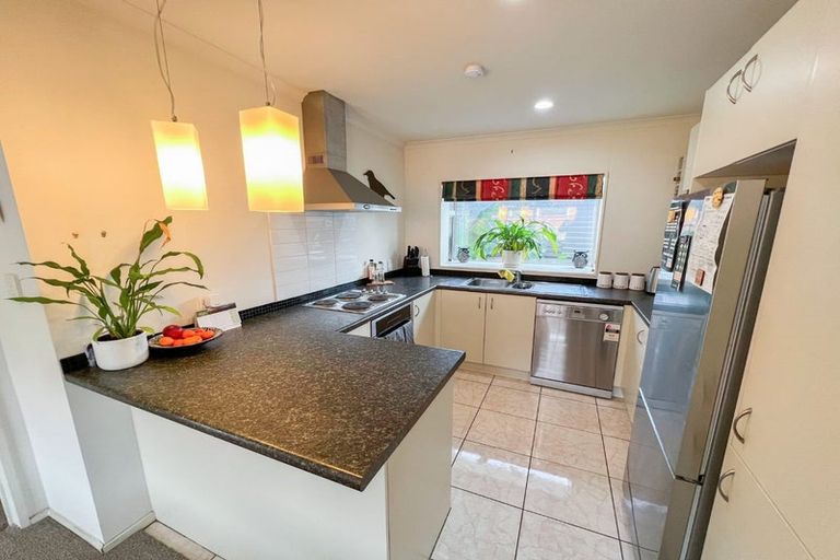 Photo of property in 102b Wharf Road, Te Atatu Peninsula, Auckland, 0610