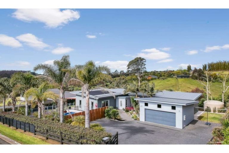 Photo of property in 12 Access Heights, Kerikeri, 0230