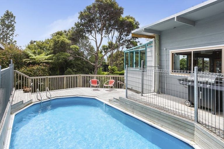 Photo of property in 114 Mountain Road, Henderson Valley, Auckland, 0612