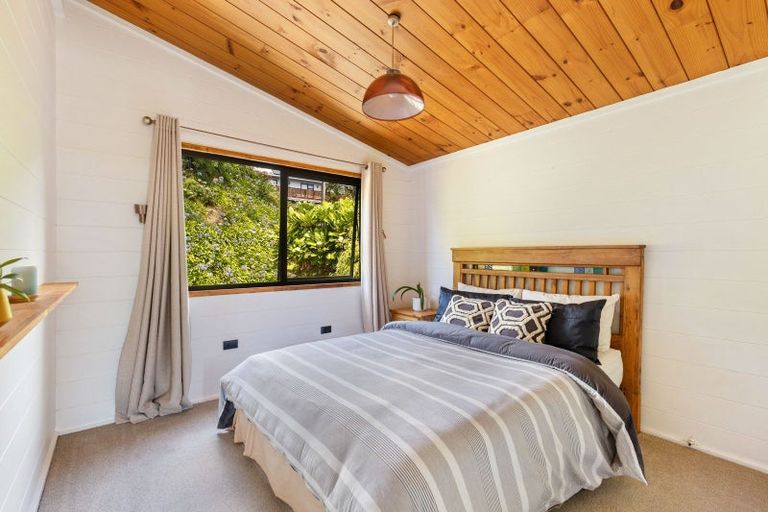 Photo of property in 13 Lindaver Grove, Merrilands, New Plymouth, 4312