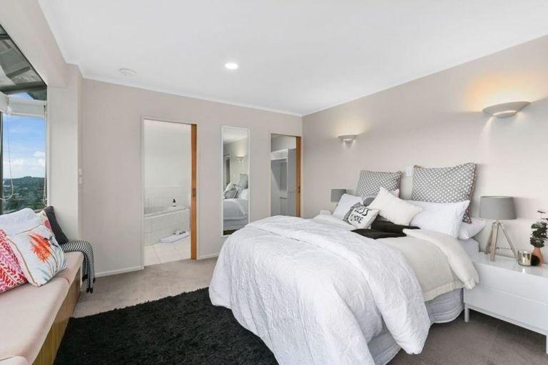 Photo of property in 18 Savoy Road, Orewa, 0931