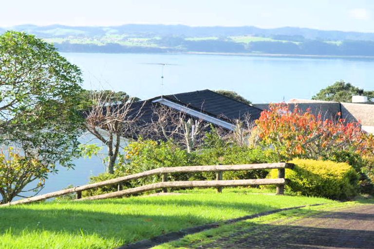 Photo of property in 16 Jolyn Place, Cockle Bay, Auckland, 2014