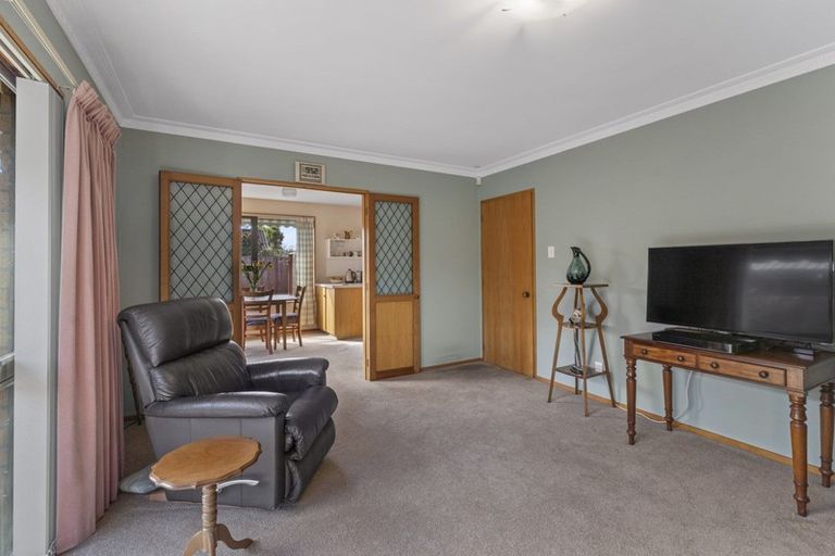 Photo of property in 1/5 Tuscany Place, Beckenham, Christchurch, 8023
