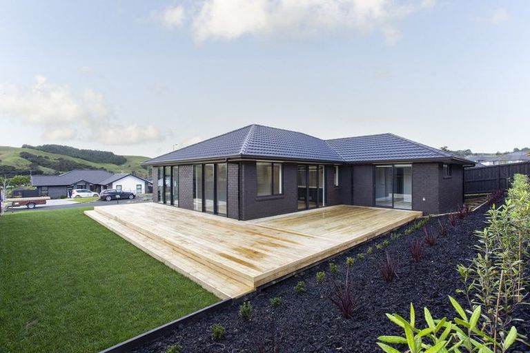 Photo of property in 12 Porokaiwhiri Avenue, Helensville, 0800
