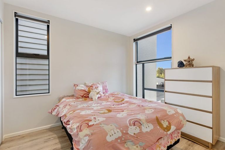 Photo of property in 17 Battalion Drive, Papakura, 2110