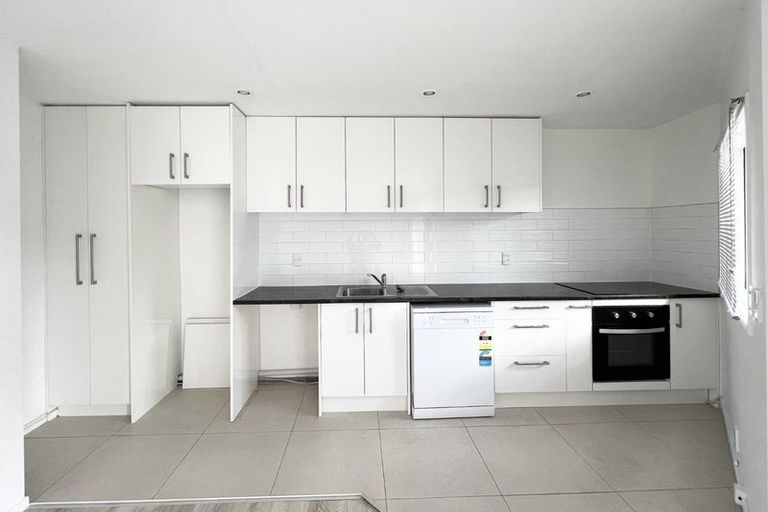 Photo of property in 21/3 The Avenue, Albany, Auckland, 0632