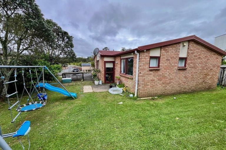 Photo of property in 57 Woodbank Drive, Glen Eden, Auckland, 0602