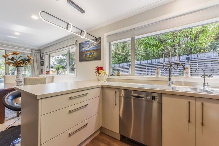 Photo of property in 118 Milton Terrace, Picton, 7220