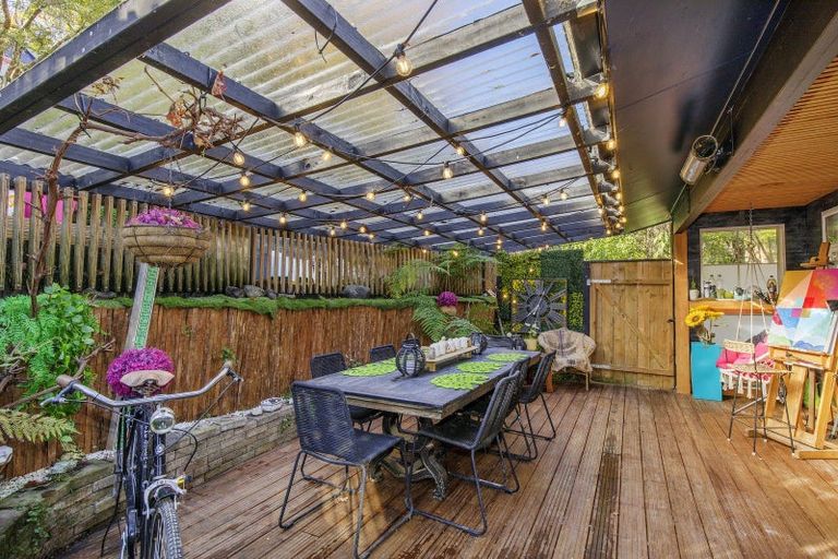 Photo of property in 27 Edelweiss Grove, Timberlea, Upper Hutt, 5018