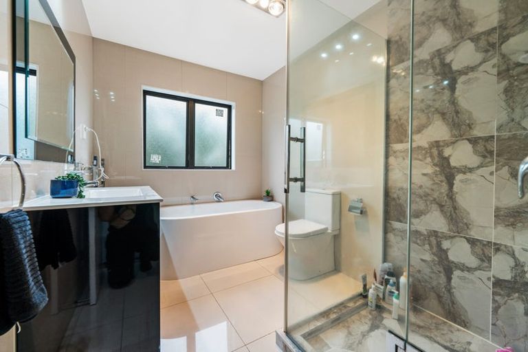 Photo of property in 61a Awaroa Road, Sunnyvale, Auckland, 0612