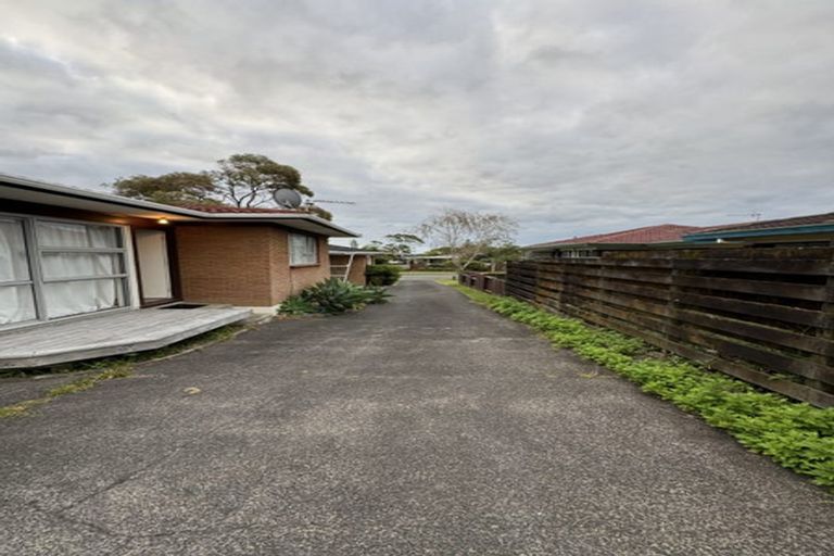 Photo of property in 2/38 Ballater Place, Highland Park, Auckland, 2010