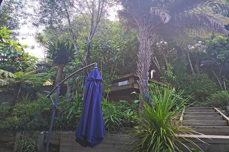 Photo of property in 2/52 Heathcote Road, Castor Bay, Auckland, 0620