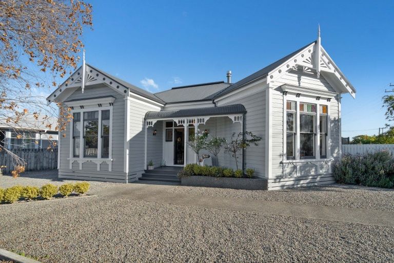 Photo of property in 260-262 High Street North, Carterton, 5713