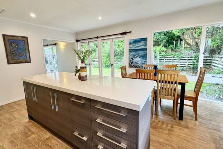 Photo of property in 19 Mappin Place, Chatswood, Auckland, 0626