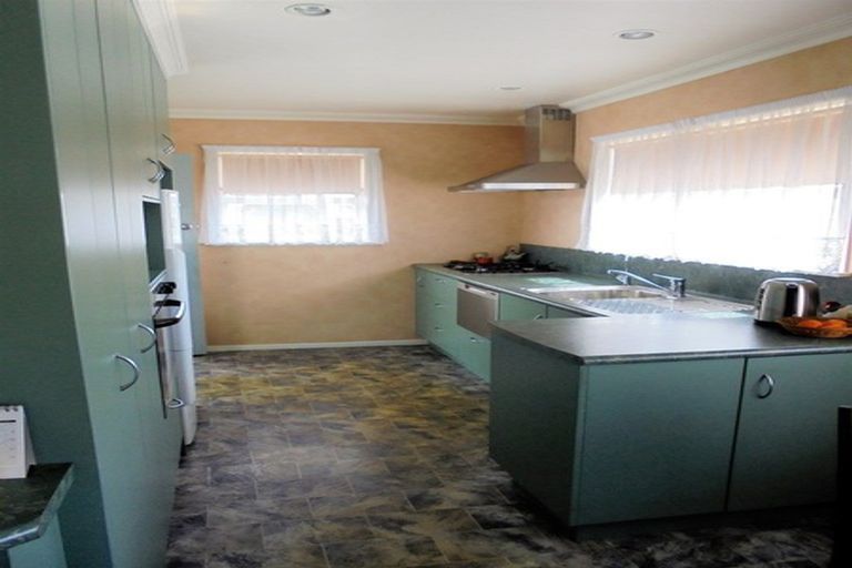 Photo of property in 18 Karaka Crescent, Levin, 5510