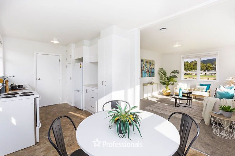 Photo of property in 52 Mary Crescent, Elderslea, Upper Hutt, 5018