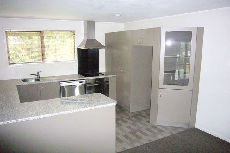 Photo of property in 8 Hillman Place, Ranui, Auckland, 0612