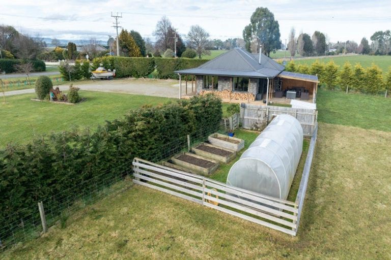 Photo of property in 176 Seaward Road, Edendale, 9825