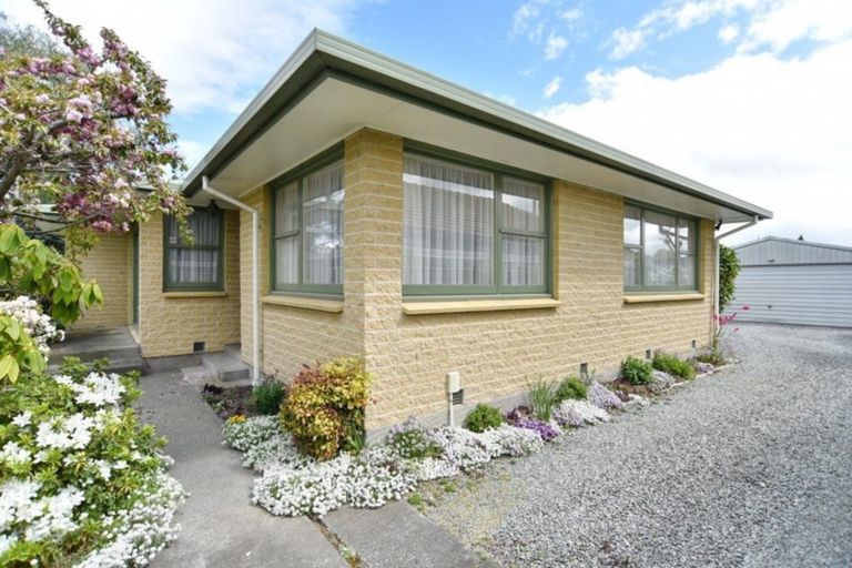 Photo of property in 237 Grimseys Road, Redwood, Christchurch, 8051