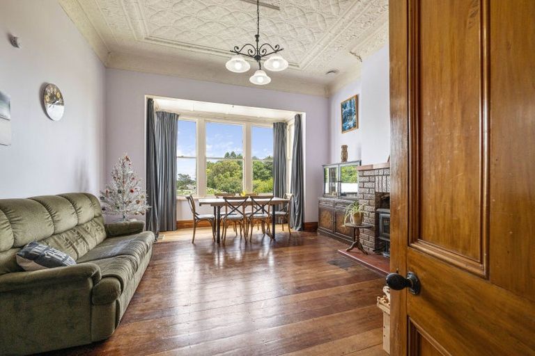 Photo of property in 18 Mills Street, Eltham, 4322