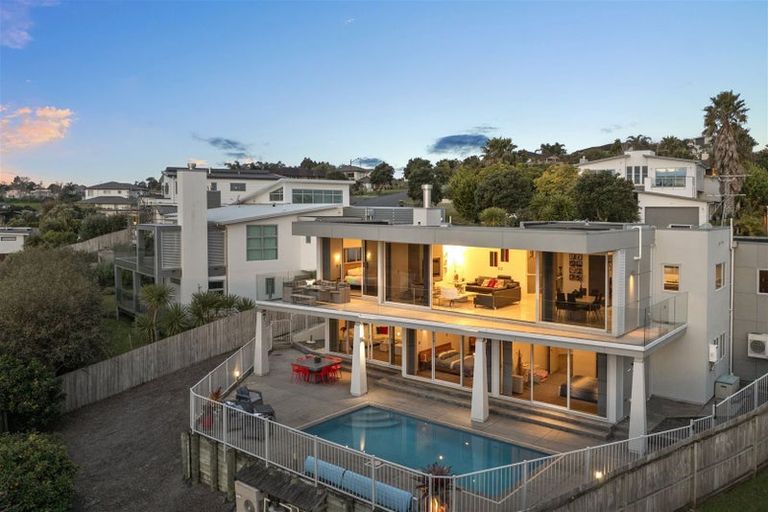 Photo of property in 146 Kittiwake Drive, Schnapper Rock, Auckland, 0632