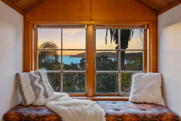 Photo of property in 5 Queen Street, Northcote Point, Auckland, 0627