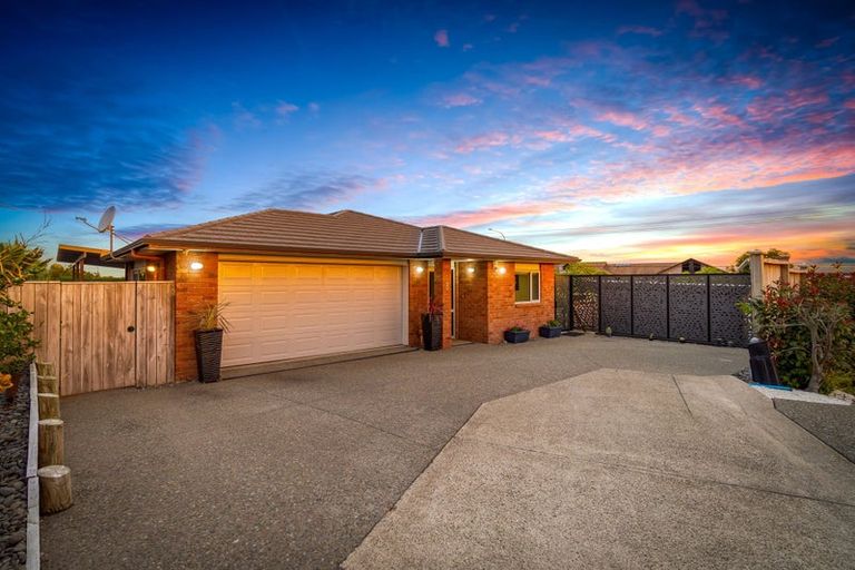 Photo of property in 8 Bayview Park Lane, Orewa, 0931