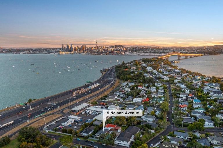 Photo of property in 1/5 Nelson Avenue, Northcote Point, Auckland, 0627