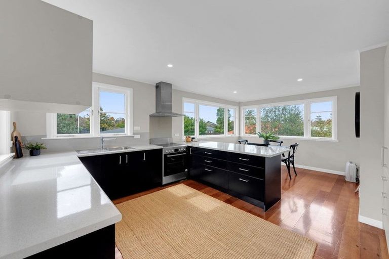 Photo of property in 52 Cambridge Road, Hillcrest, Hamilton, 3216