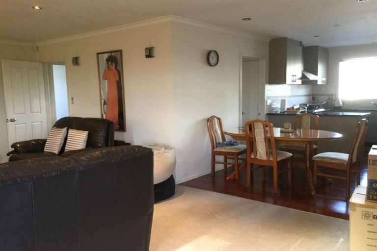 Photo of property in 10 Archibald Road, Kelston, Auckland, 0602
